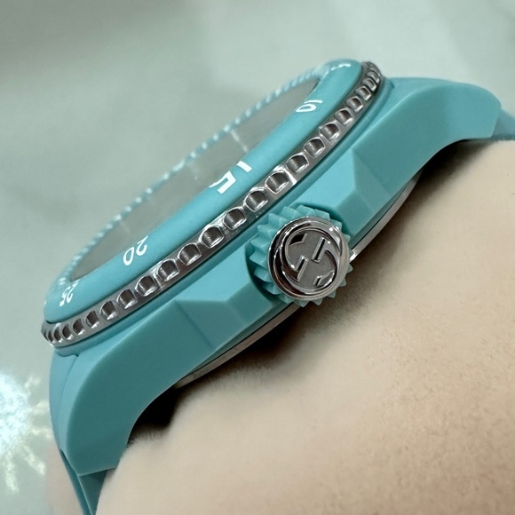 Gucci 40mm Dive Watch - Picture 6 of 11